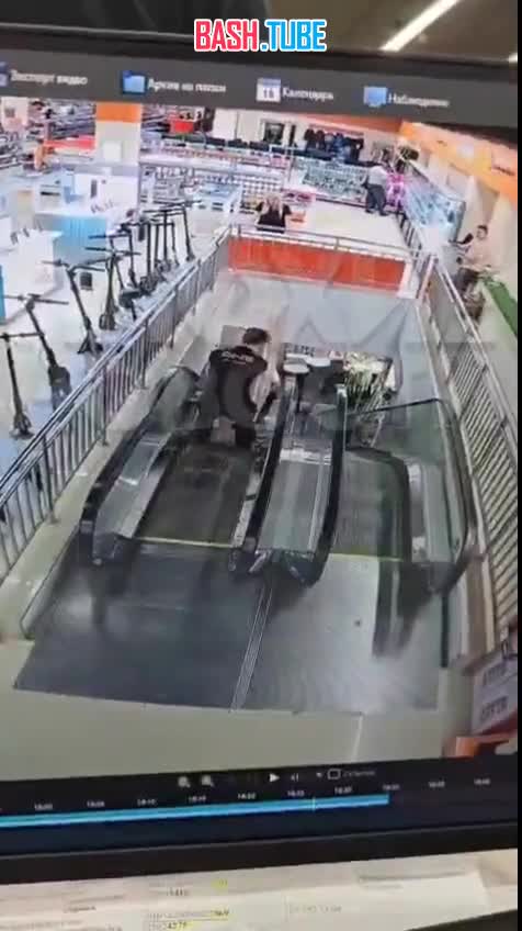  В Москве сотрудники ДНС разбили телевизор за 400 000 рублей, спуская его на эскалаторе