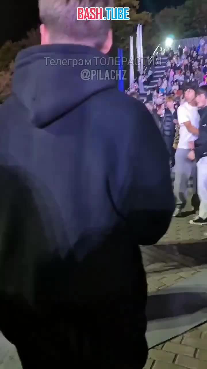  В Подмосковье на праздничное мероприятие в центре города пришли мигранты,