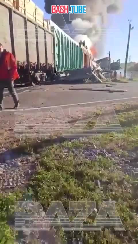  Следователи рассматривают версию диверсии после столкновения большегруза с товарным поездом в Смоленской области