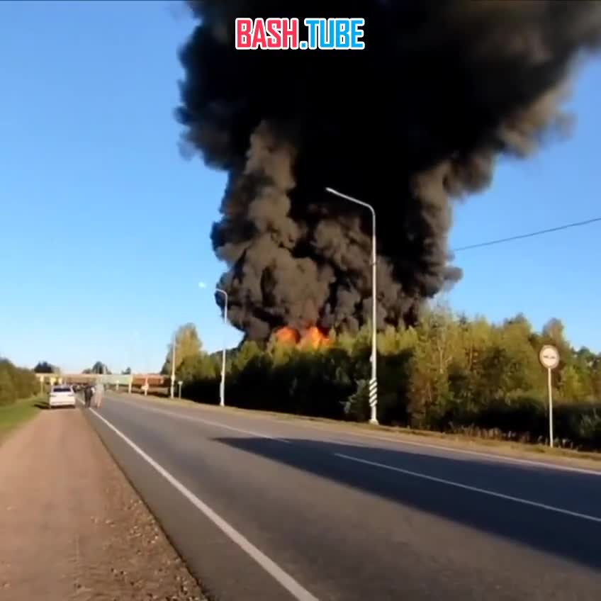  Локомотив и 18 вагонов с бензином сошли с рельсов в Смоленской области