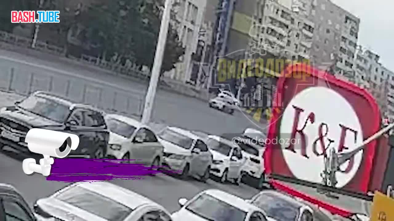  В Уфе «гонщик» лёг на бок, встал на колёса и уехал