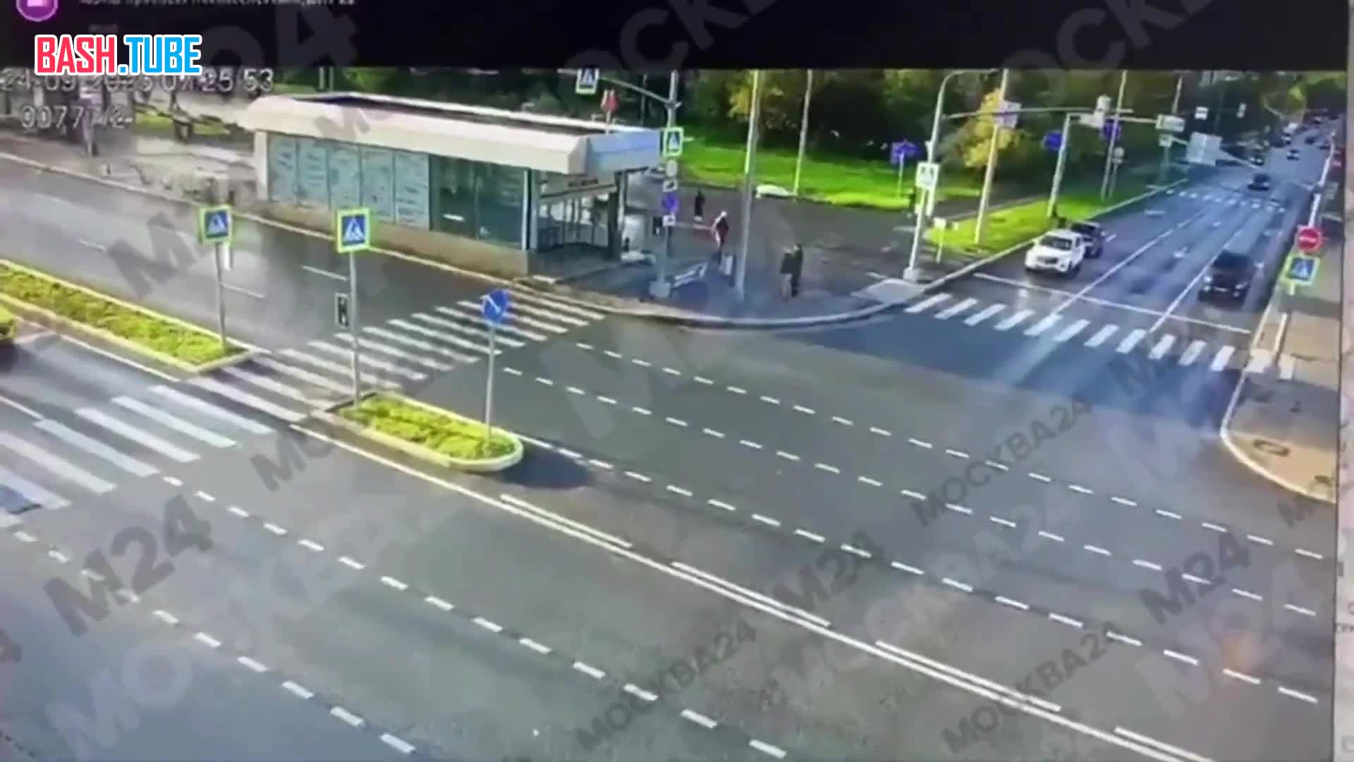  В Москве водитель скорой устроил ДТП на перекрестке