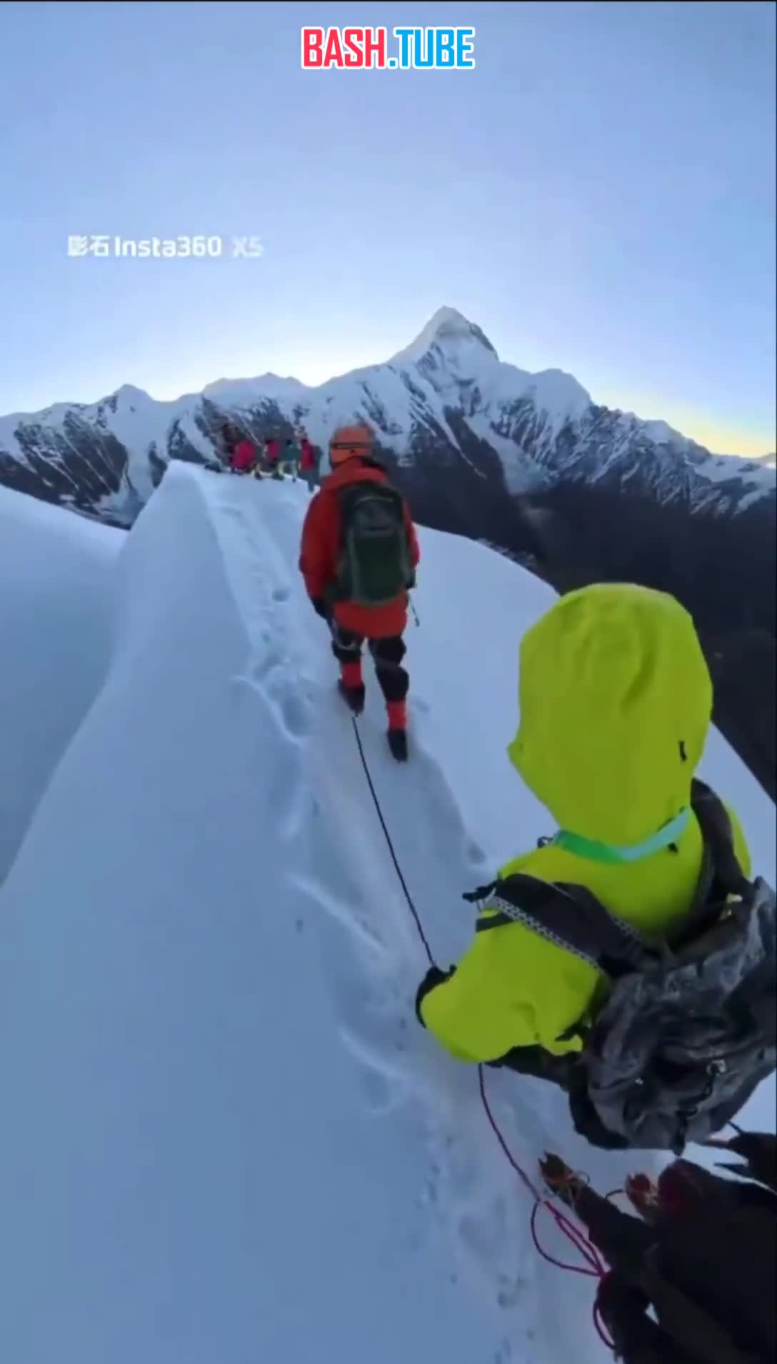  Китайский турист упал с 5,5-километровой горы