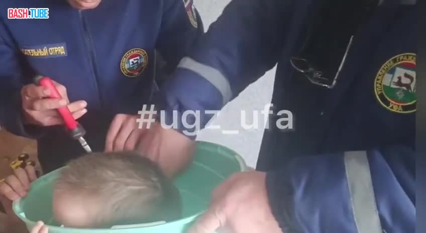  В Уфе 2-летний мальчик надел голову горшок застрял