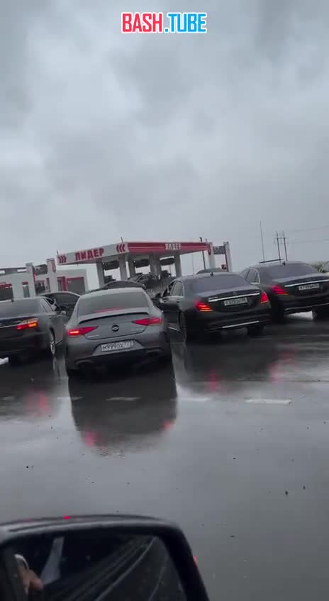  В Ингушетии мужчины на люксовых авто устроили дрифт и стрельбу