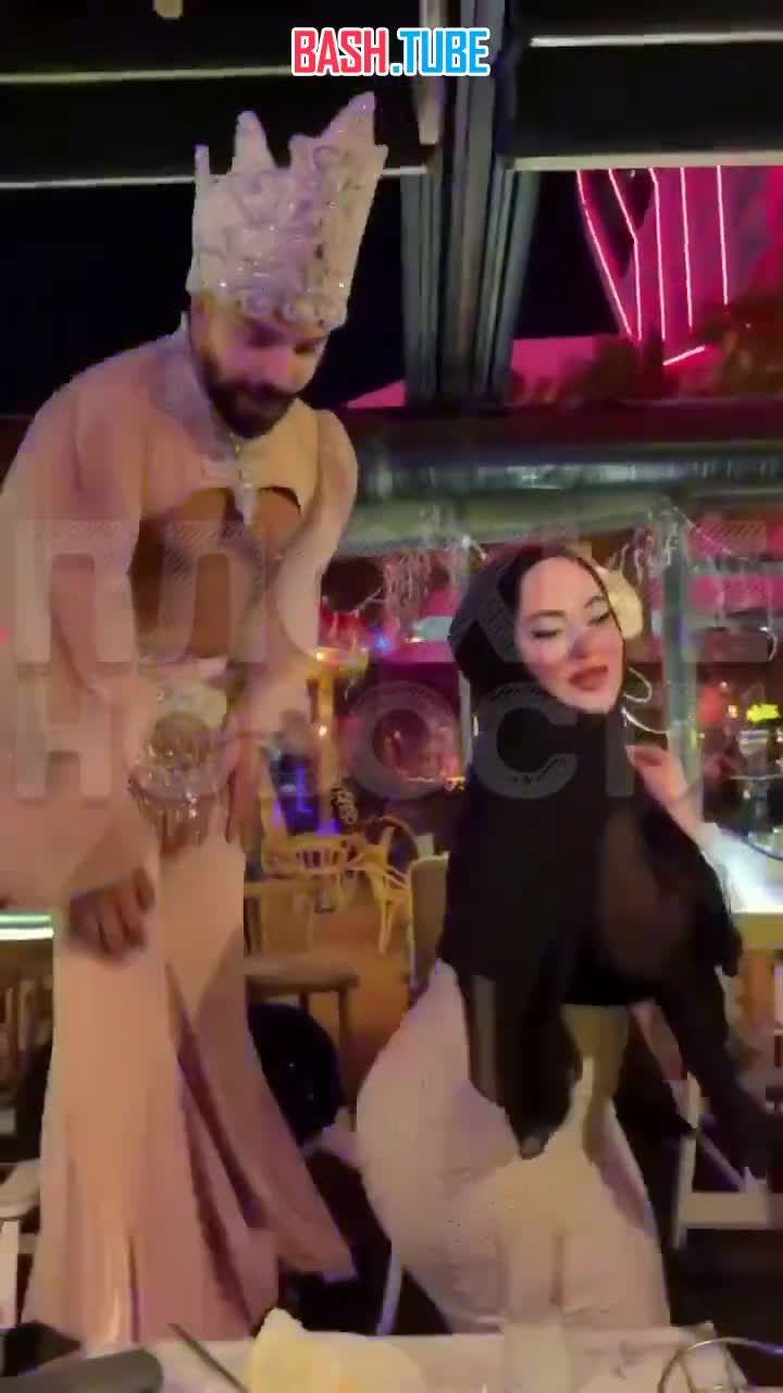  В турецком клубе пара устроила непристойные танцы и оказалась за решеткой