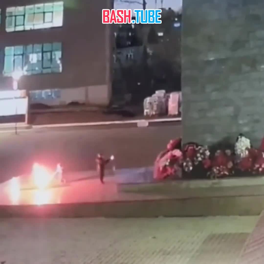  Дети подожгли Мемориал Славы в свердловском Кировграде