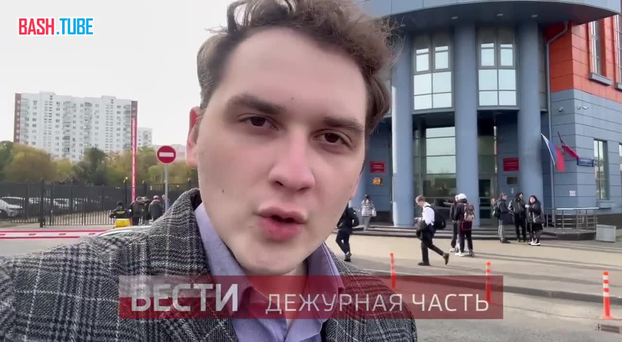  В Москве у Басманного суда журналисты ждут возможное избрание меры пресечения миллиардеру Ибрагиму Сулейманову