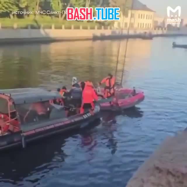  Кадры подьёма Porsche Cayenne со дна Фонтанки после ночного смертельного нырка в воду