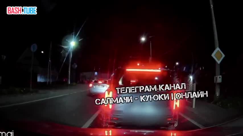  В Казани наглец решил объехать пробку по встречке, но упёрся в машину скорой помощи