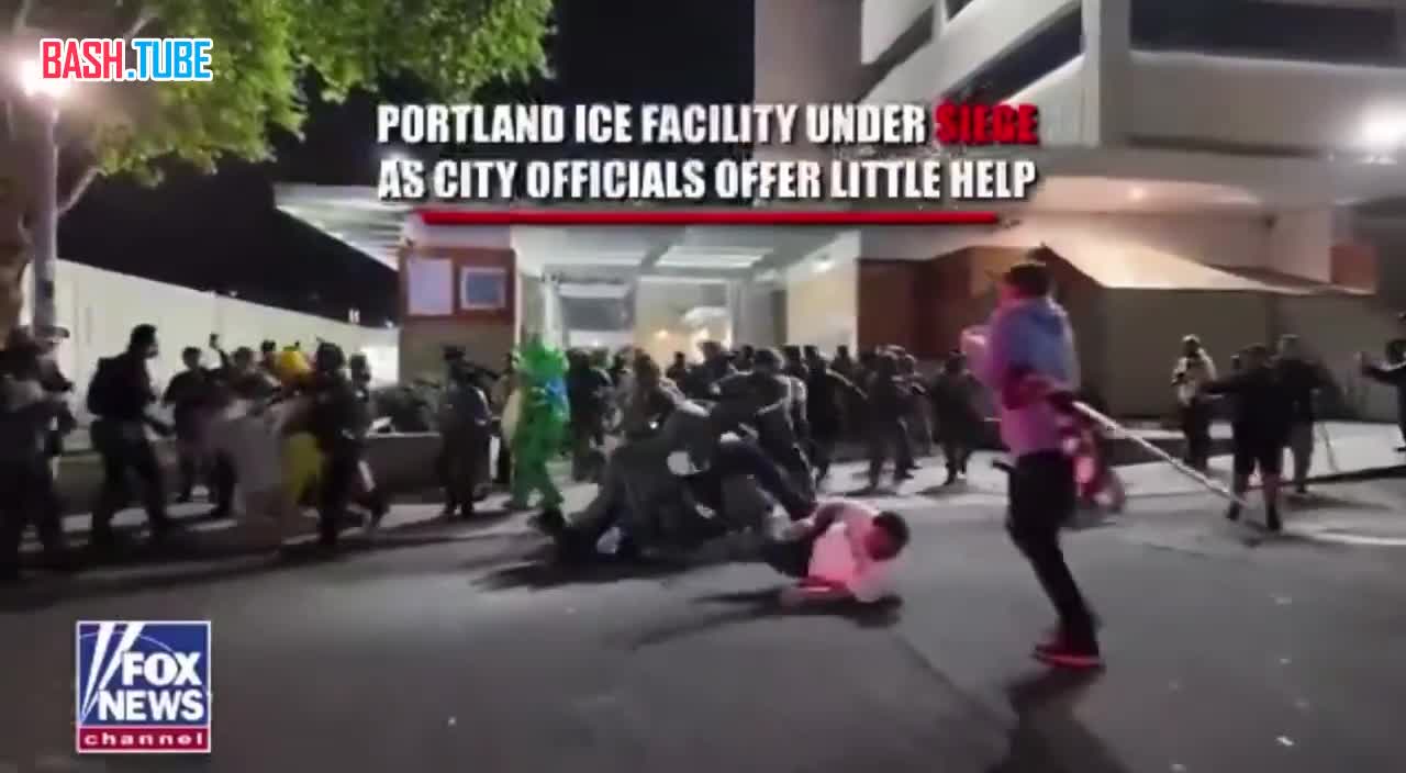  Портлэнд. Трамп наводит порядок. Левые активисты пытаются блокировать здания Иммиграционного контроля по всей стране