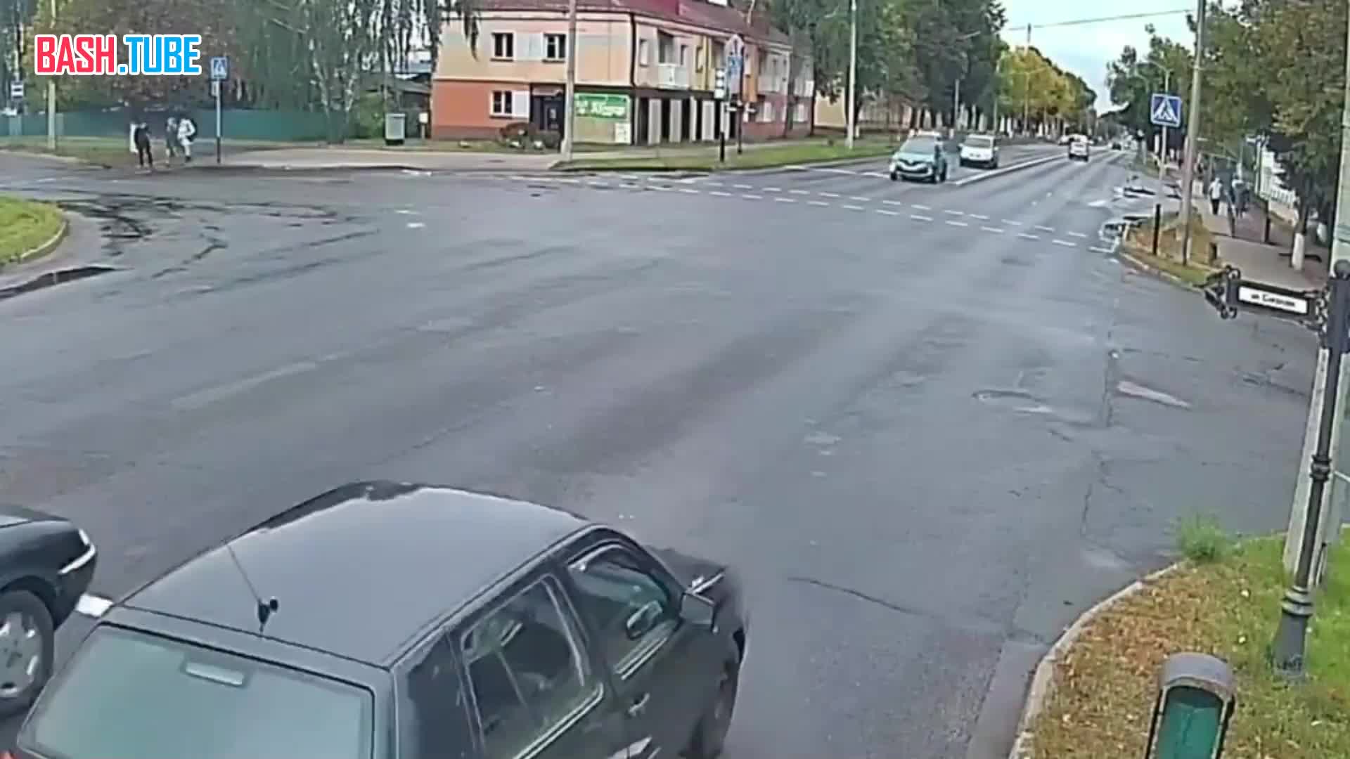  В Беларуси мопедист проехал на красный и устроил ДТП на перекрестке