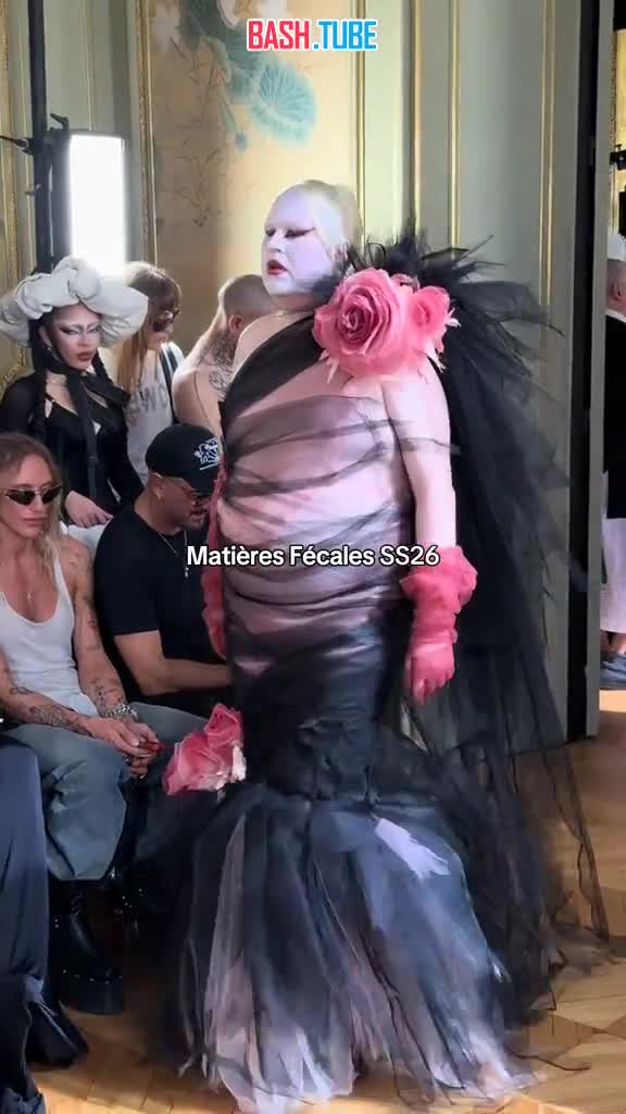  Неделя моды в Париже, обстановка