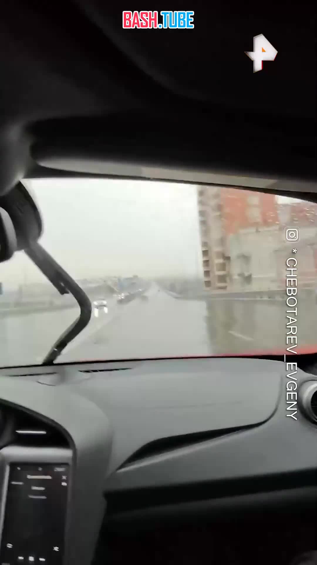  Роскошный McLaren разбился об дорожное ограждение в Ростове-на-Дону