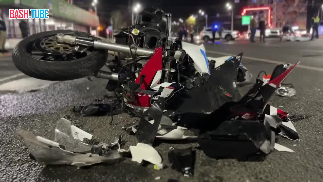  Мотоциклист сбил пешехода-нарушителя и отлетел в автобус с пассажирами в Уфе