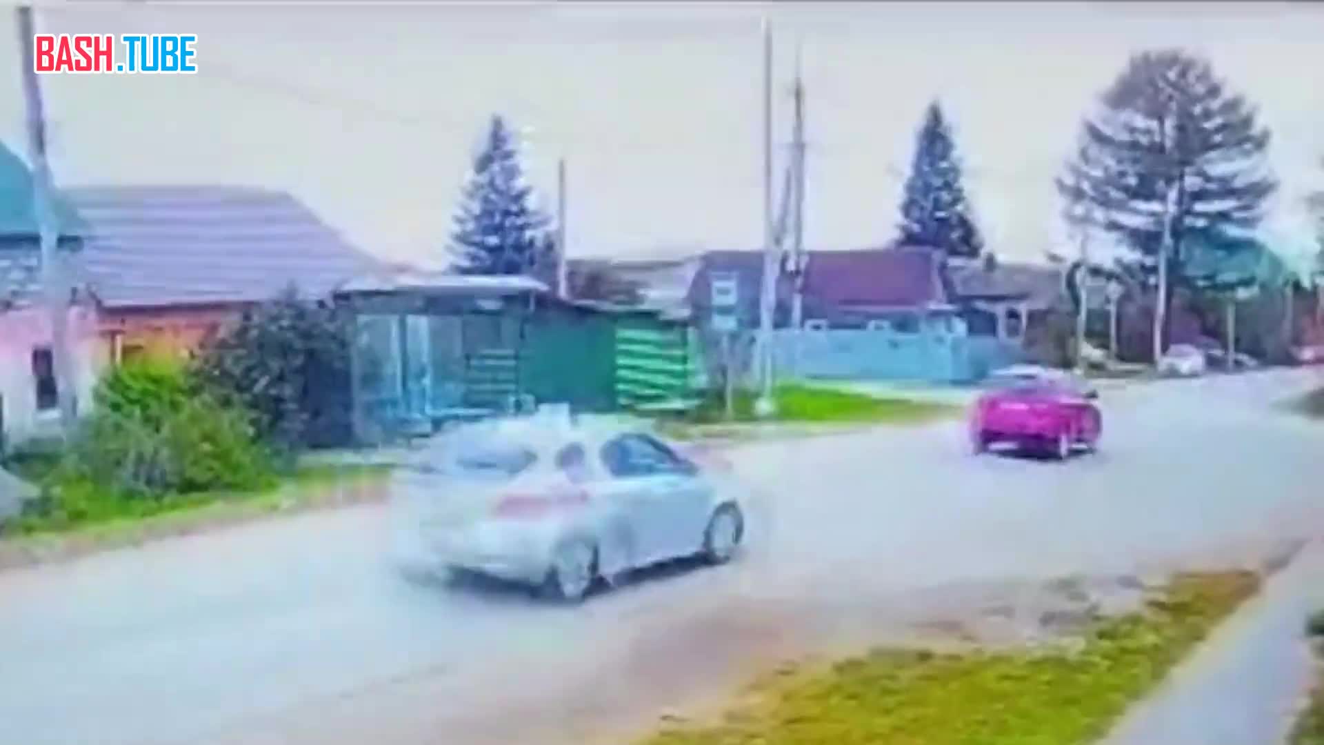  В Екатеринбурге автоледи не уступила дорогу водителю и устроила эффектное ДТП