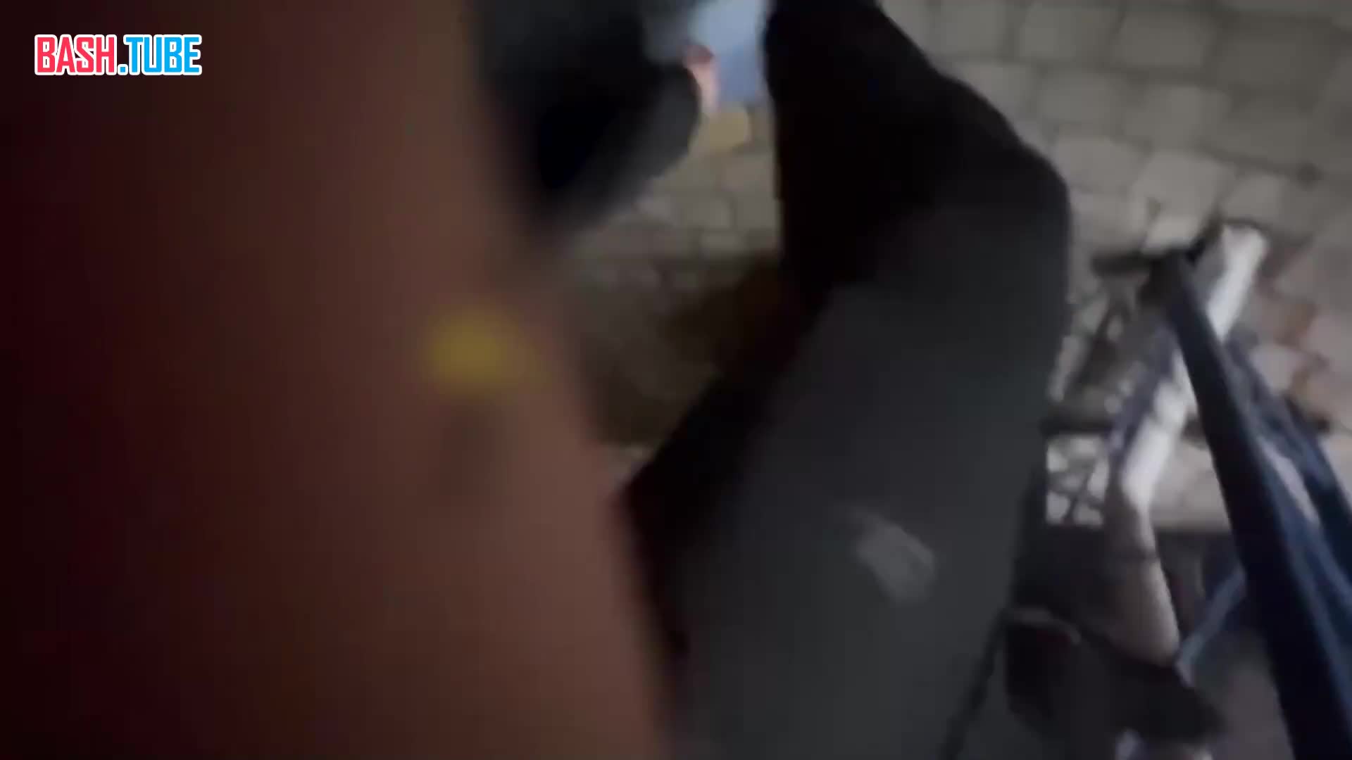  Украинские подростки включили на улице гимн России