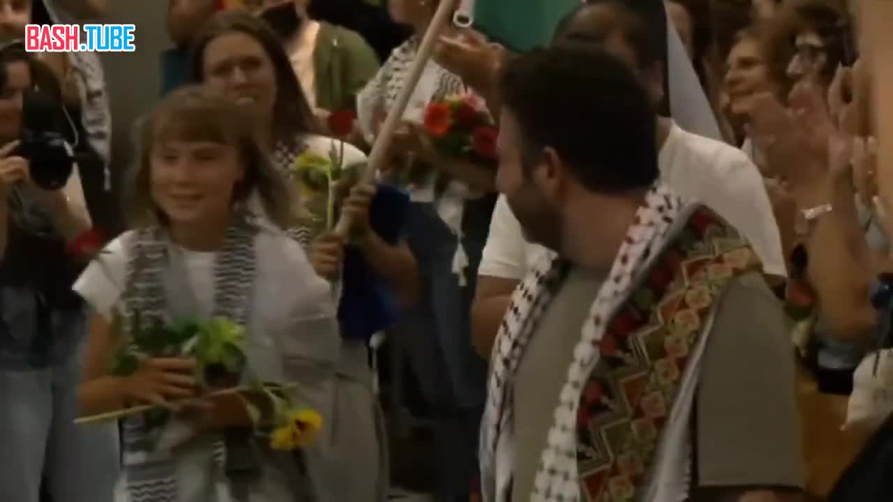  Встреча Греты Тунберг в греческом аэропорту, куда она прибыла после депортации из Израиля