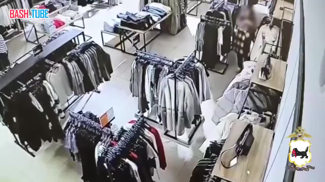  В Иркутске вор проник в торговый центр после закрытия и украл одежду на 160 тысяч рублей