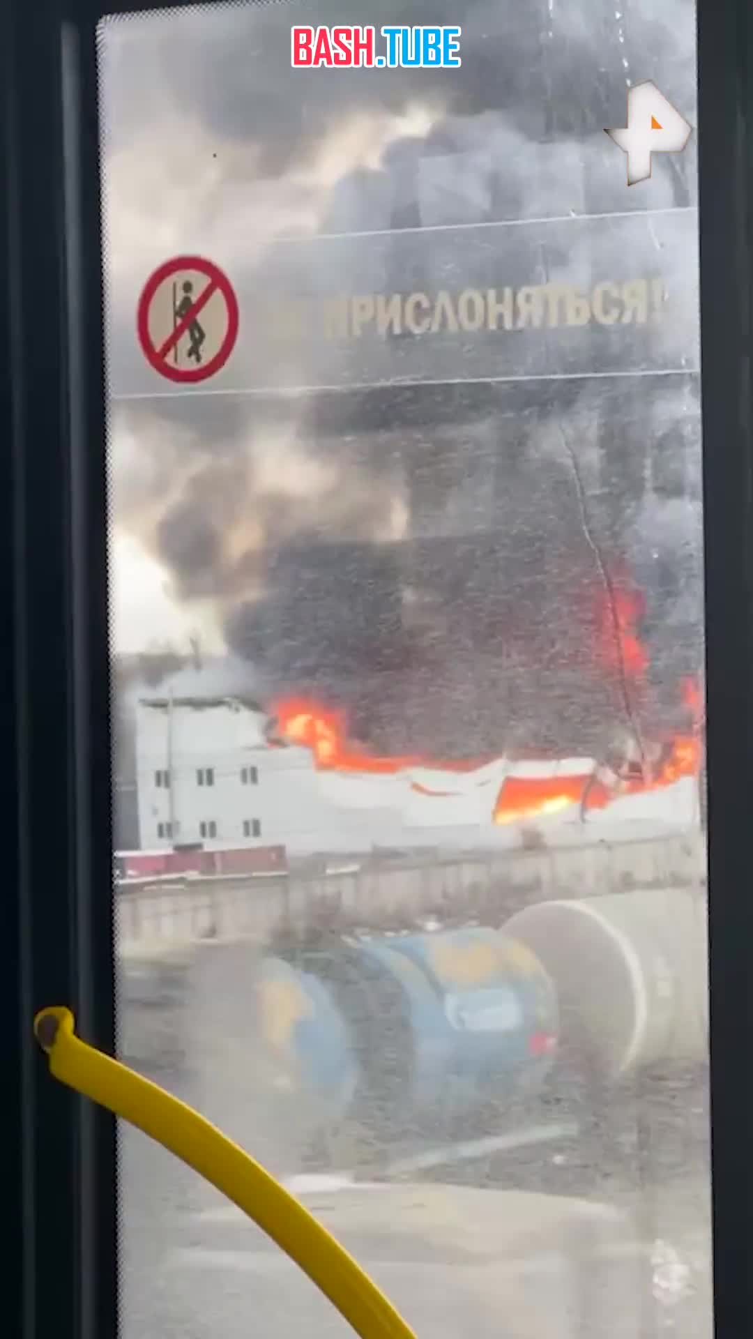  Складское здание загорелось на улице Сибиряков-Гвардейцев в Новосибирске