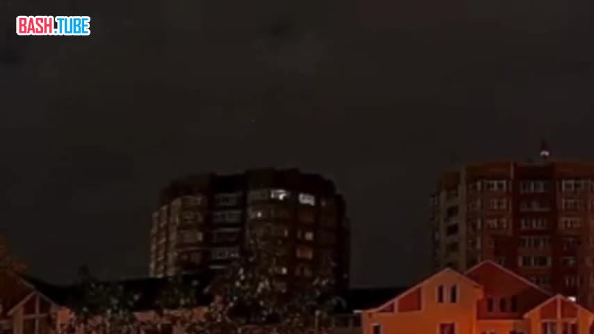  Момент срабатывания зенитной ракеты, предположительно, ЗРПК «Панцирь-С1», в Старом Осколе Белгородской области