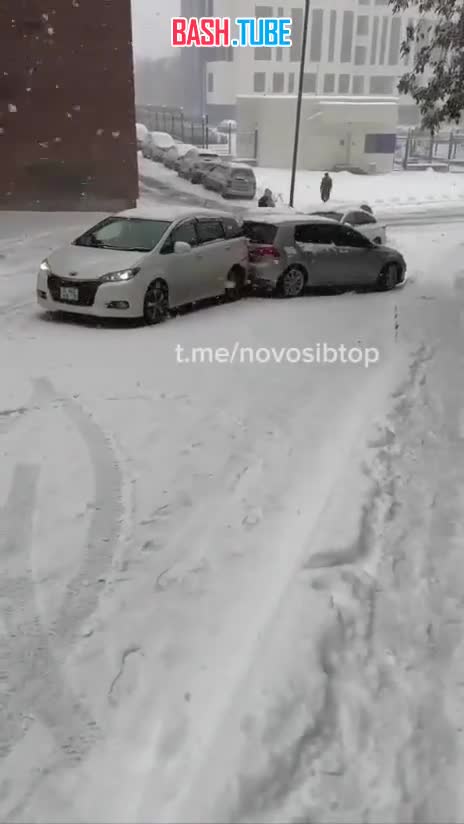  Новосибирск замело: город накрыл мощный снегопад