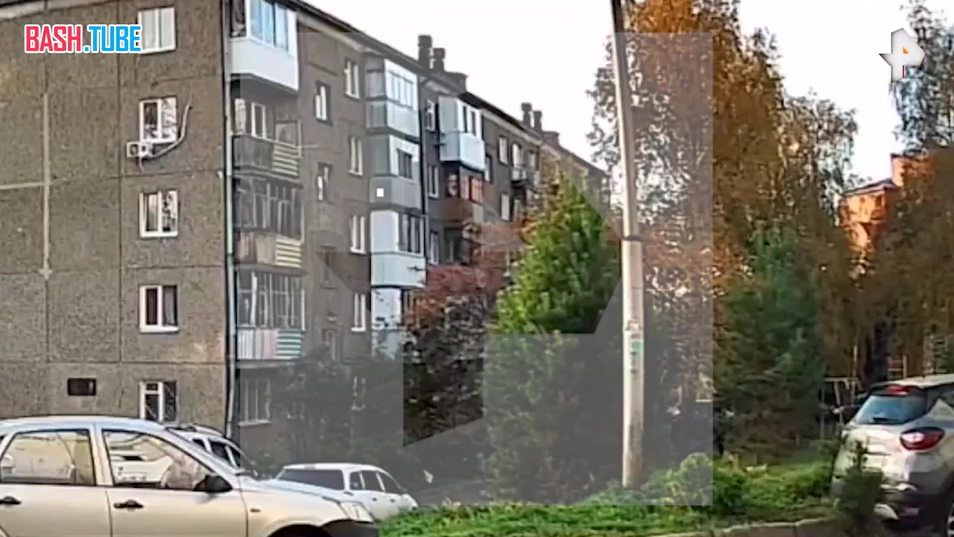  Кадры, на которых видно, как отец выкидывает трехлетнюю дочь из окна квартиры в Уфе, поступили в распоряжение РЕН ТВ