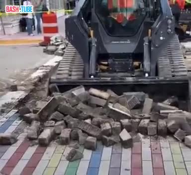  Во Флориде власти разрушили переход в цветах ЛГБТ