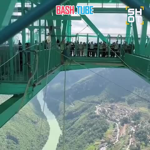  Самый высокий банджи-джампинг в мире появился в Китае - там можно прыгнуть с недавно открытого моста высотой 625 метров