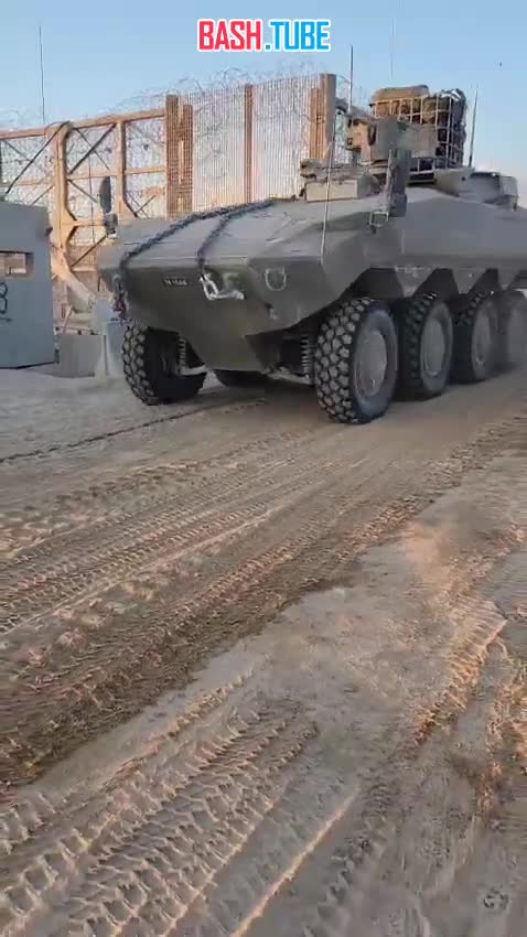  Десятки израильских БТР покидают сектор Газа