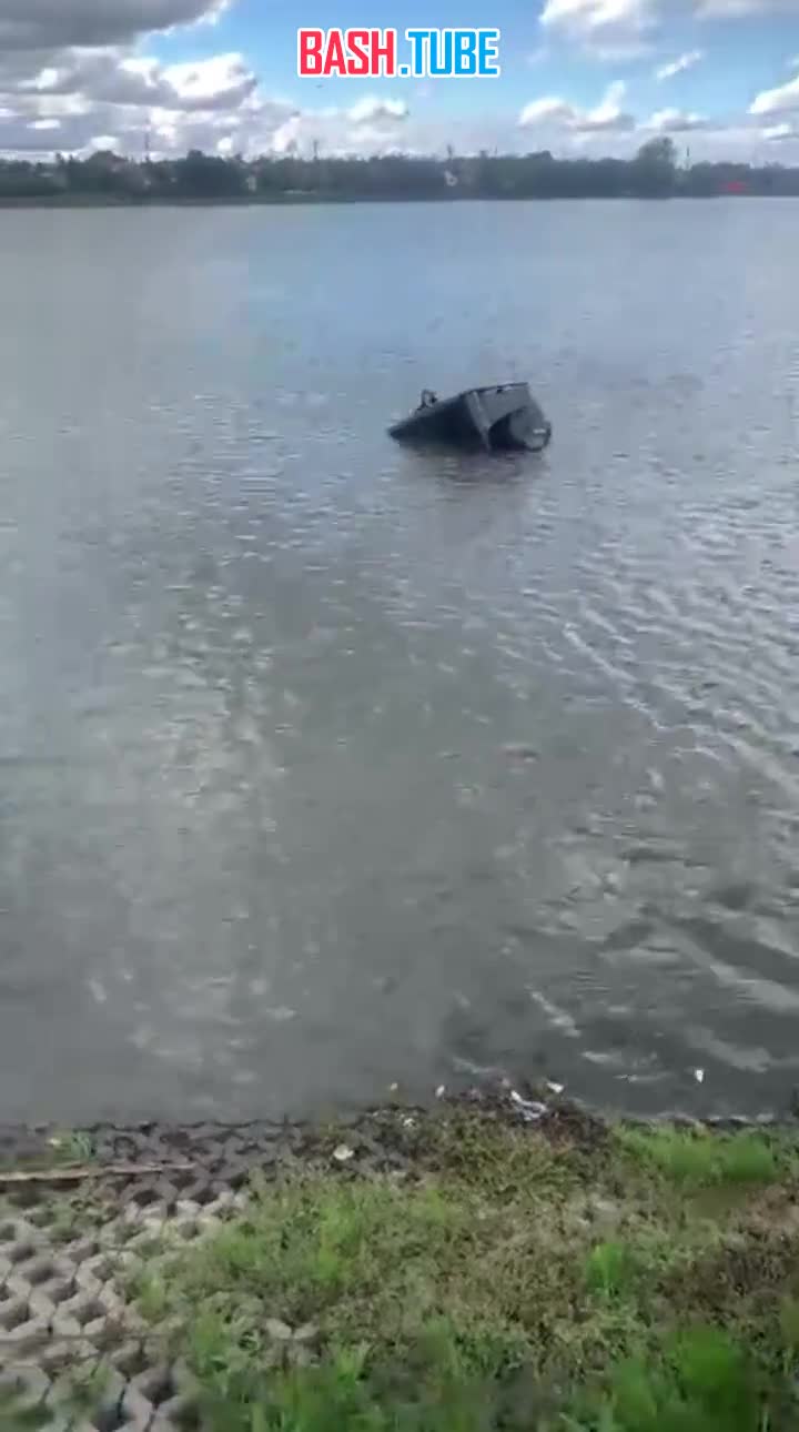  «Гелендваген» утопили в пруду в Ингушетии - в машине были четыре девушки и один мужчина