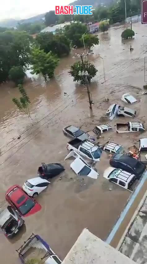  Уже третьи сутки Центральная Америка охвачена наводнениями