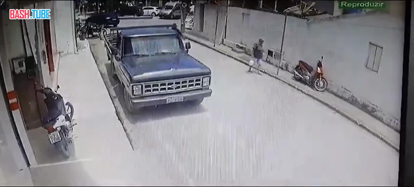  Суровые будни в Бразилии: автобус раздавил голову велосипедисту и поехал дальше