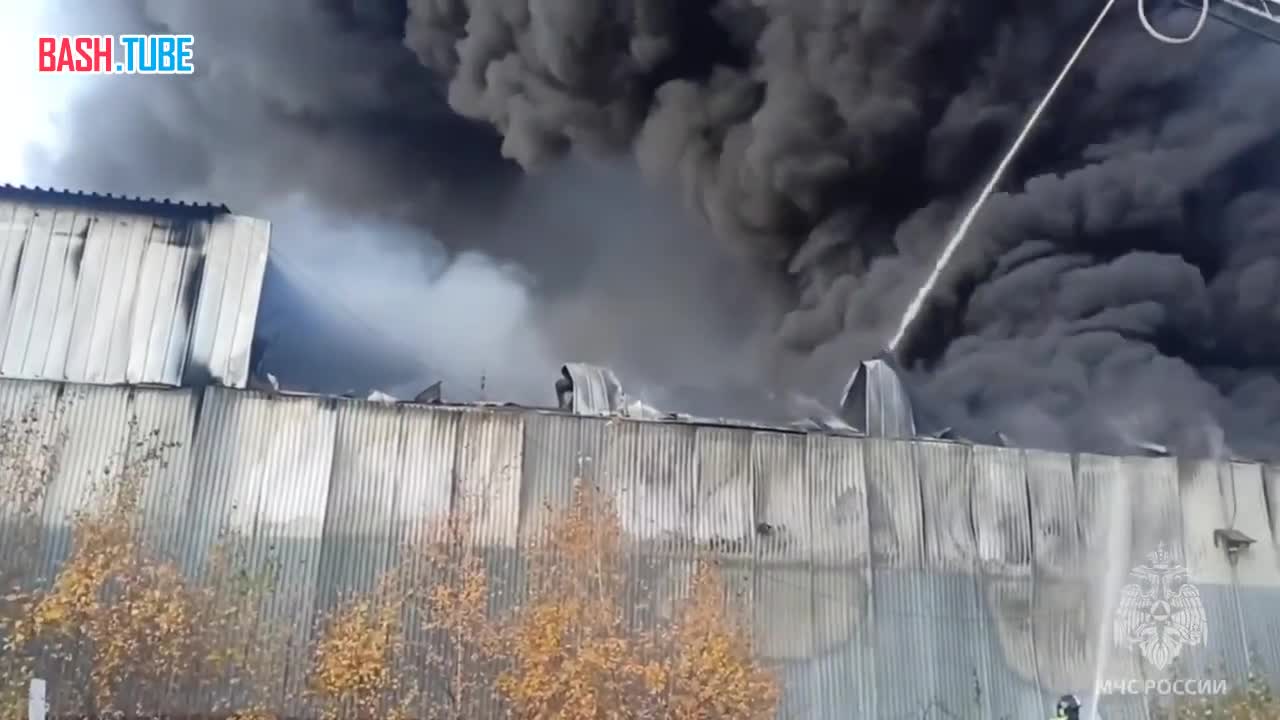  Пожар в складском здании тушат в Электростали, сообщает МЧС