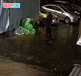  В Петрозаводске девушка разбила кирпичом голову оппонентке и прыгала по ней ногами