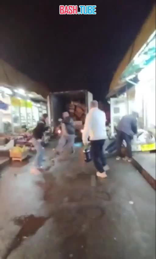  Торговцы испорченными фруктами и овощами напали на активистов в подмосковном Королеве