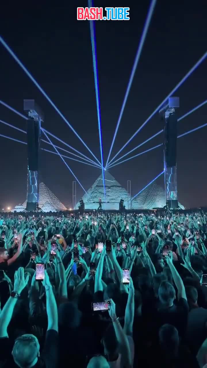  Рейв на фоне пирамид - один из самых громких ивентов этого года