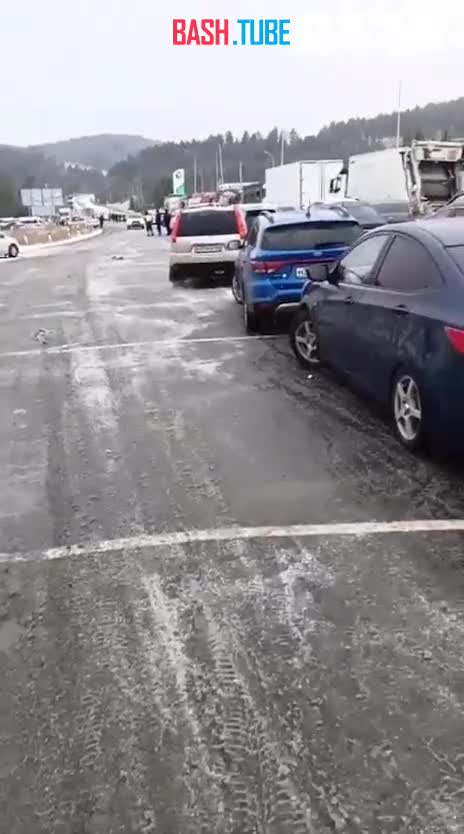  Трасса до Уфы полностью парализована из-за гололёда и снегопада - пробка растянулась на десятки километров