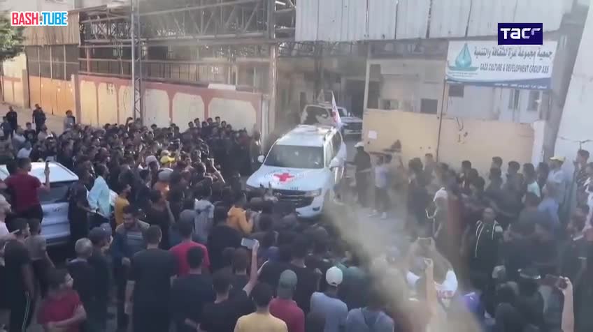  Кадры прибытия первой группы из семи освобожденных заложников в Газе