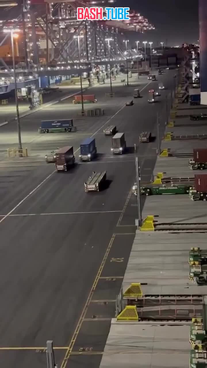  Обстановка в порту Шанхая, где теперь за логистику отвечают беспилотные контейнеровозы