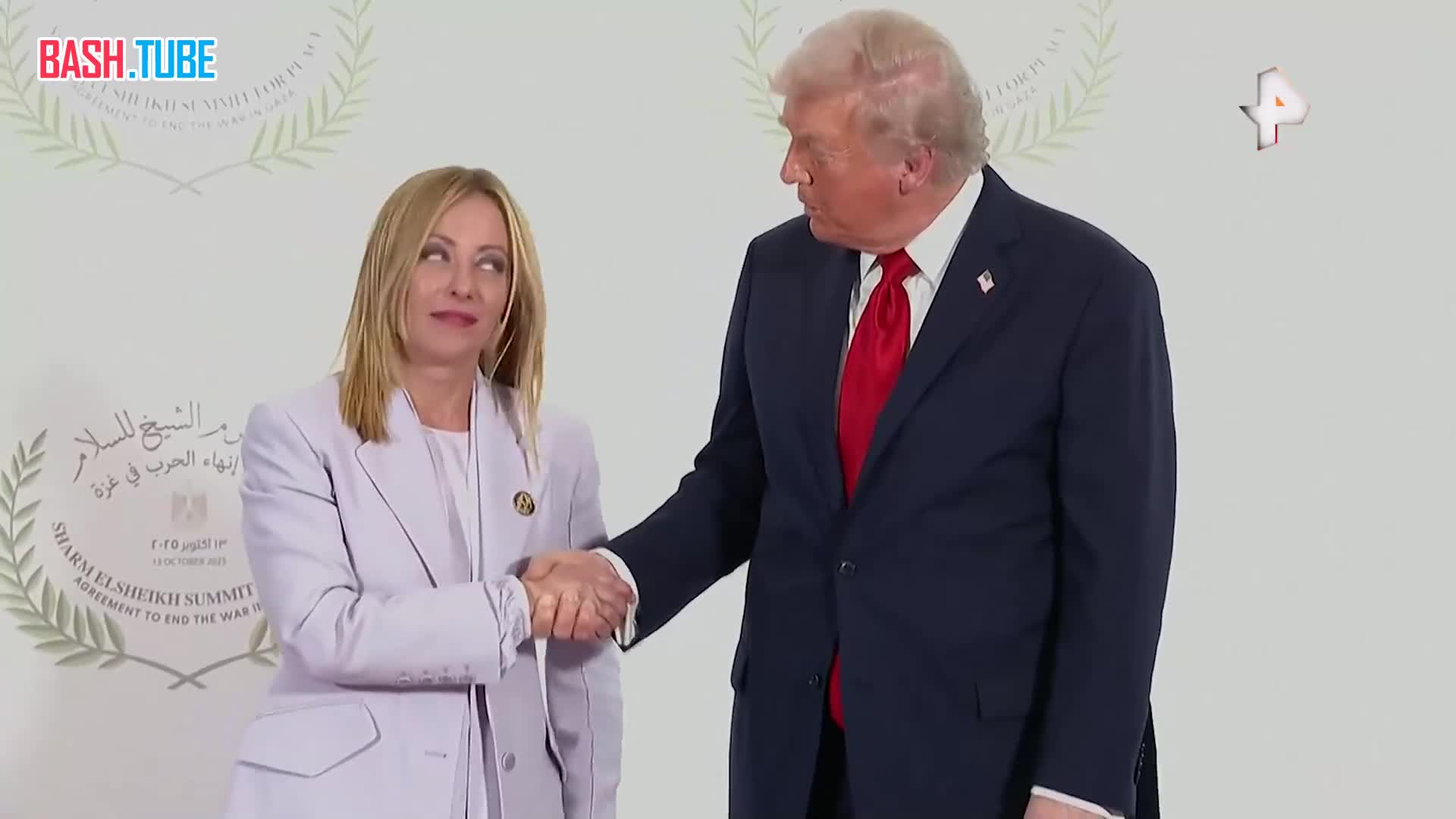  Джорджу Мелони снова «поймали» за странной мимикой с «заплывшими» глазами