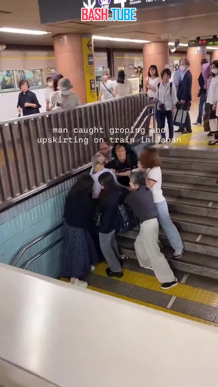 В токийском поезде пассажиры сами задержали мужчину, которого застали за приставаниями и тайной съёмкой женщин