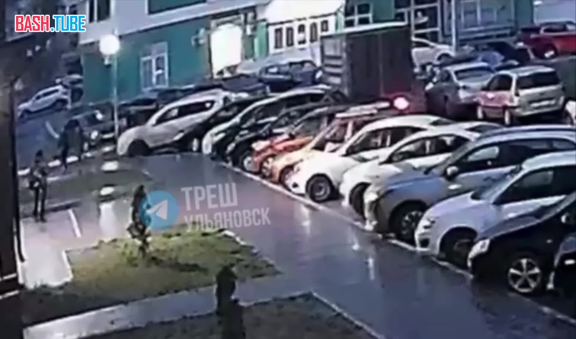  Страшные кадры из Ульяновска: 22-летняя студентка выбросилась с балкона многоэтажки после расставания с парнем