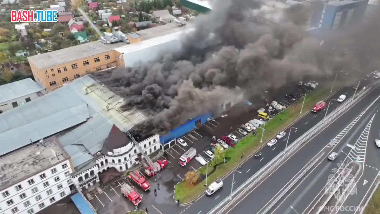  Мощный пожар в Пушкино Горит здание по производству автомобильных масел