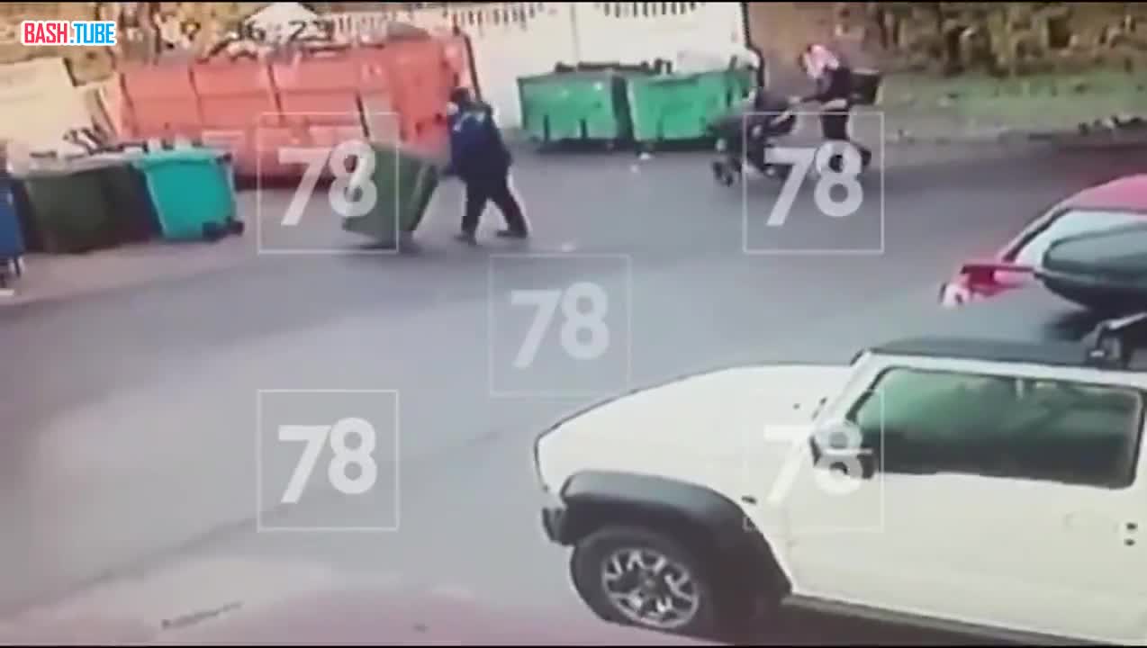  Трёхмесячного ребёнка нашли в коляске у мусорных контейнеров в Петербурге, сообщил канал 78