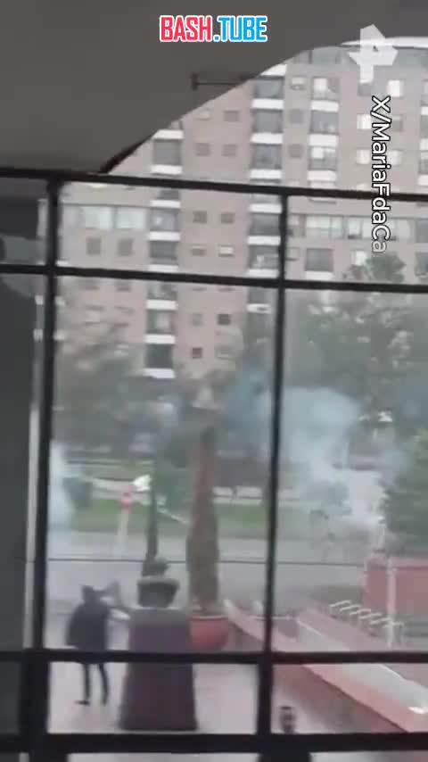  Луки и стрелы пошли в ход на протестах возле посольства США в Колумбии