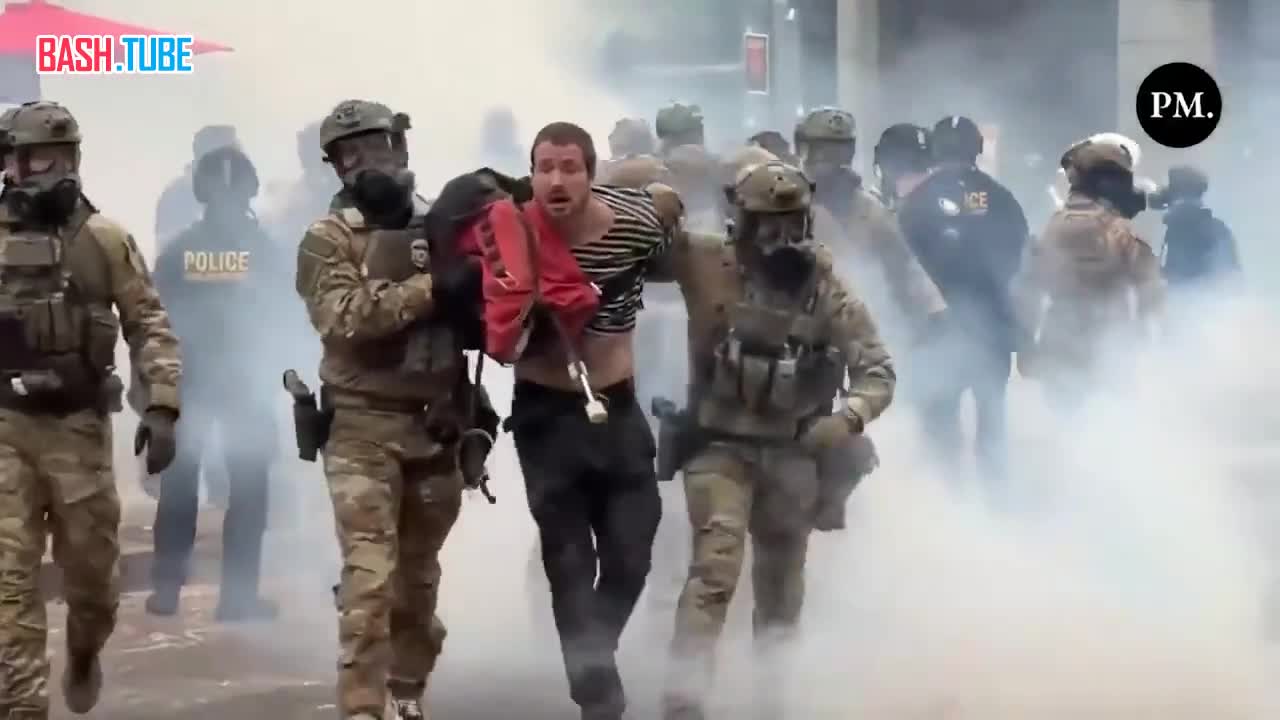  Протестующие в США зажигают фаеры, дымовые шашки и используют лазеры против силовиков