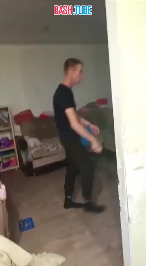  В Свердловской области мужчина терроризирует семью: неадекват ходит с ножом, пугает детей и сожительницу