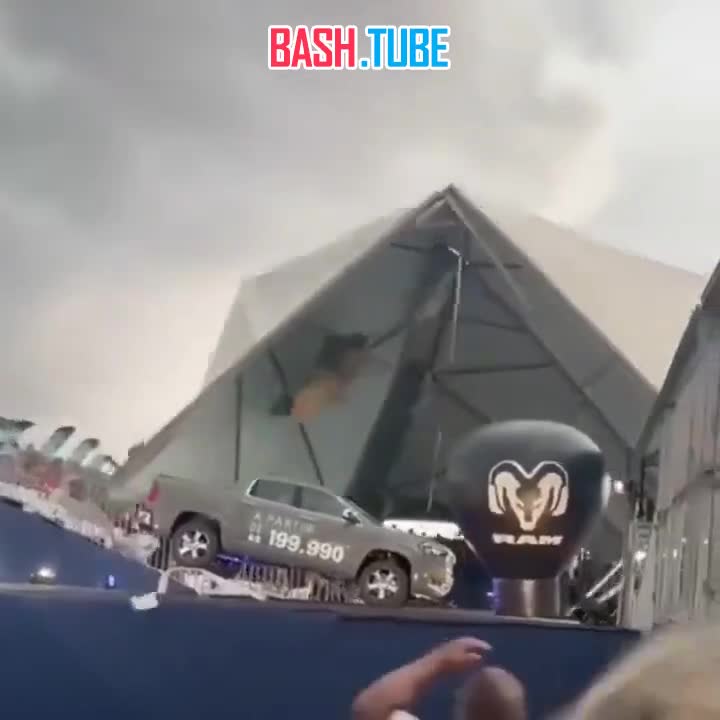  Сильнейший штормовой ветер обрушился на крупнейший город мира в южном полушарии - бразильский Сан-Паулу