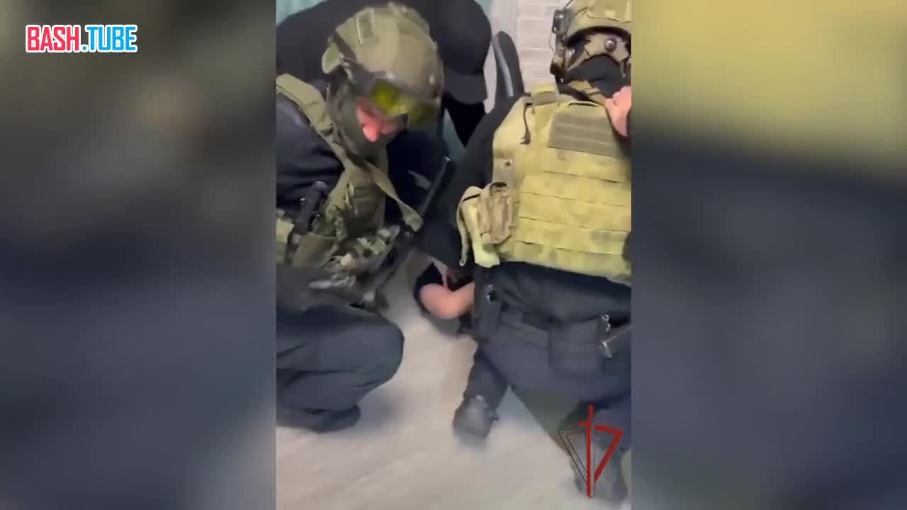  Опубликованы кадры задержания 21-летнего закладчика, который покушался на жизнь силовика